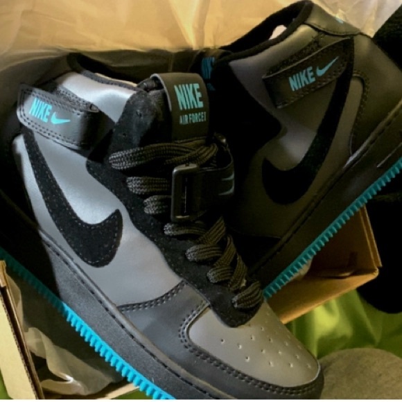 *New* Nike Air Force mids - Picture 2 of 2